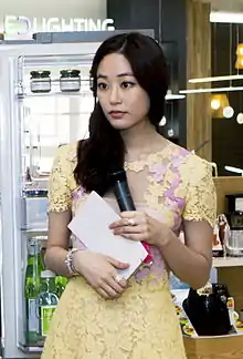 Description de l'image Kim Hyo-jin in June 2013.jpg.