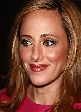 Kim Raver interprète Audrey Boudreau.