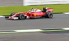 Photo vu de gauche de la Ferrari SF16-H de Räikkönen