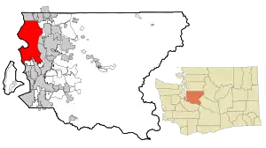 En taille réduite dans la partie inférieure droite de l'image, la localisation du comté de King (en orange) dans l'État de Washington (en jaune) ; agrandie dans le reste de l'image, celle de son siège Seattle (en rouge) par rapport au comté (en blanc).