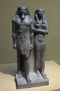 Le roi Menkaurê (Mykérinos) et la reine , vers 2490–2472 av. J.-C.