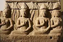 Kinnaris. Angkor, terrasse des Éléphants, style du Bayon, fin XIIe siècle, début XIIIe siècle, grès. Musée Guimet