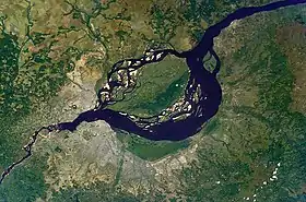 Image satellite de l'agglomération Brazzaville (au nord) - Kinshasa (au sud).