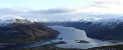 Vue générale du loch Duich depuis le nord-ouest.