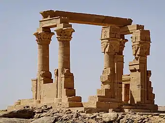 Kiosque de Kertassi. Reposoir de la barque, dédié probablement à la déesse Isis. Nubie (act. sur l'île de Philae), époque de Trajan, Ier siècle de notre ère (?)