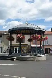 Le kiosque Peynet de Brassac-les-Mines, plus petit que son homologue valentinois.