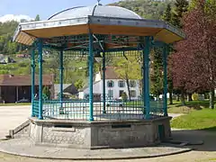 Kiosque de la place.