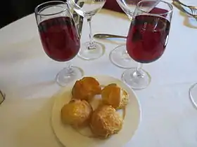 Kir et gougères