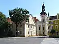 Le monastère, et l'église saint Pierre et saint Paul.