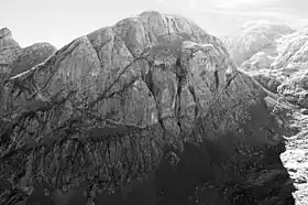 La face nord-est du Kleiner Bratschenkopf : le Großer Bratschenkopf est tout à droite.