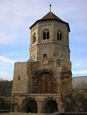 Ruines de l'église abbatiale