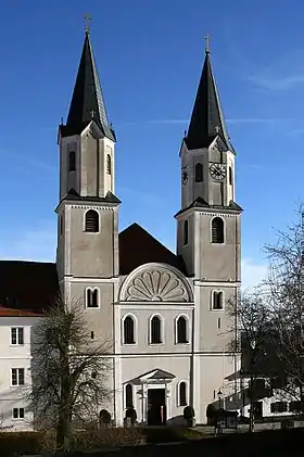 Vue du côté occidental de l'église