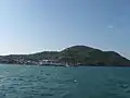 Arrivée en bateau sur l'île de Sichang, le petit port de Thaa Laang et le village