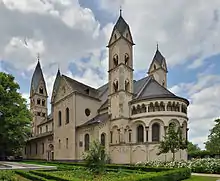 La basilique Saint-Castor.