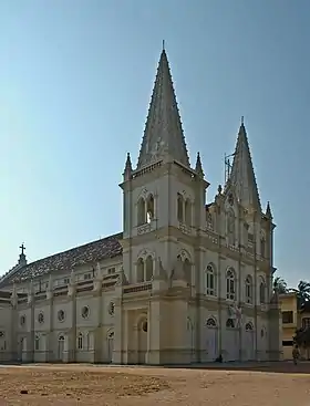 Cathédrale Sainte-Croix de Cochin sur Commons