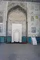La mosquée Kok Gumbaz : le minbar et le mihrab.