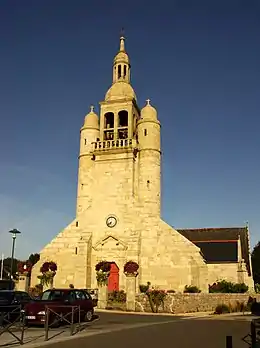 Façade principale de l'église Saint-Tugdual.
