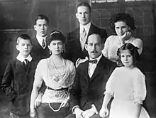Photo de la famille royale de Grèce au complet vers 1914.