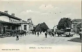 Tramway sur la place de la Gare, vers 1910