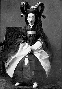 Portrait officiel de la reine Min, Myeongseong de Corée, vers 1890.