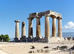 Ruines du temple d'Apollon de Corinthe.