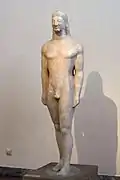 « Kouros de Théra », v. 570-560. Marbre de Naxos. H. 1,24 m complété: jambes-piedsMNArch Athènes