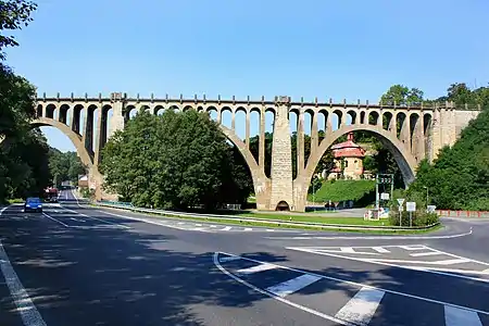 Viaduc ferroviaire.