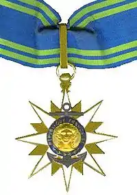 Jean D'Amour a reçu une décoration de l'Ordre du mérite maritime.