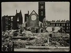 Les ruines de l'église (1940)