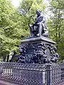 Statue en bronze d'Ivan Krylov au Jardin d'été (Saint-Pétersbourg)