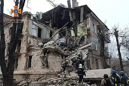 Un immeuble résidentiel à Kryvyi Rih après une attaque à la roquette russe.