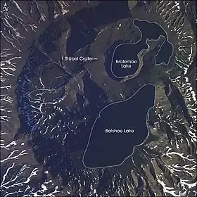 Vue aérienne des lacs Balshoe et Kraternoe à l'intérieur des caldeiras sommitales du Ksoudatch.