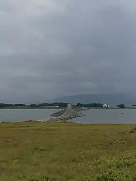 Pont menant de l'île Kuli à Edøya