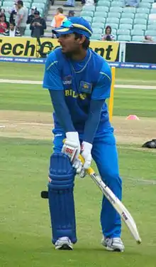 Photographie représentant Kumar Sangakkara attendant un lancer, à l'entraînement.