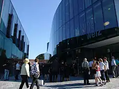 Les visiteurs affluant au Kunsthaus museum.