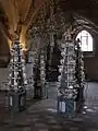 Intérieur de la chapelle et lustre