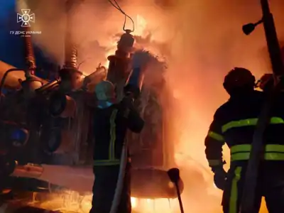 Incendie dans une infrastructure à Kiev après une attaque de drones suicides