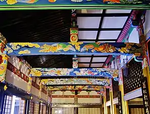 Temple Eikan-dō Zenrin-ji. Poutres peintes, salle du Bouddha Amida.