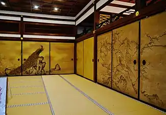 Temple Eikan-dō Zenrin-ji. Panneaux muraux peints par Hara Zaimei (原在明) 1778 – 1844. Sur le panneau du fond on distingue une pivoine et un paon.