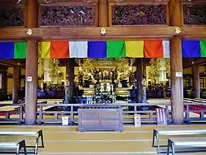 Temple Eikan-dō Zenrin-ji, Kyoto: vue intérieure, un des autels.