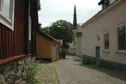 Quartier de Kyrkbacken, se composant de vieilles maisons en bois dans un dédale de ruelles tortueuses.