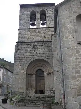 L'église et le clocher.