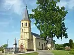 L'église Saint-Martin et le monument aux morts