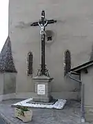 Crucifix au chevet de l'église de Lédergues.