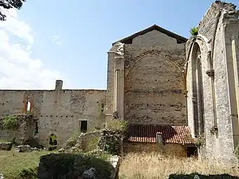 L'Abbaye-Nouvelle : vestiges de bâtiments conventuels et de l'église