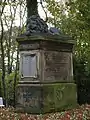 Monument du lion dans le parc.