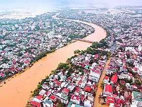 Inondations dans la rivière des Parfums dans le centre de Hue le 10 octobre 2020