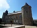 Le château côté terrasse et mairie.