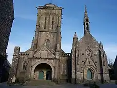 La façade de l'église Saint-Ronan.