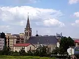 L'église Notre-Dame-des-Anges, en arrière-plan la Basilique de Fourvière